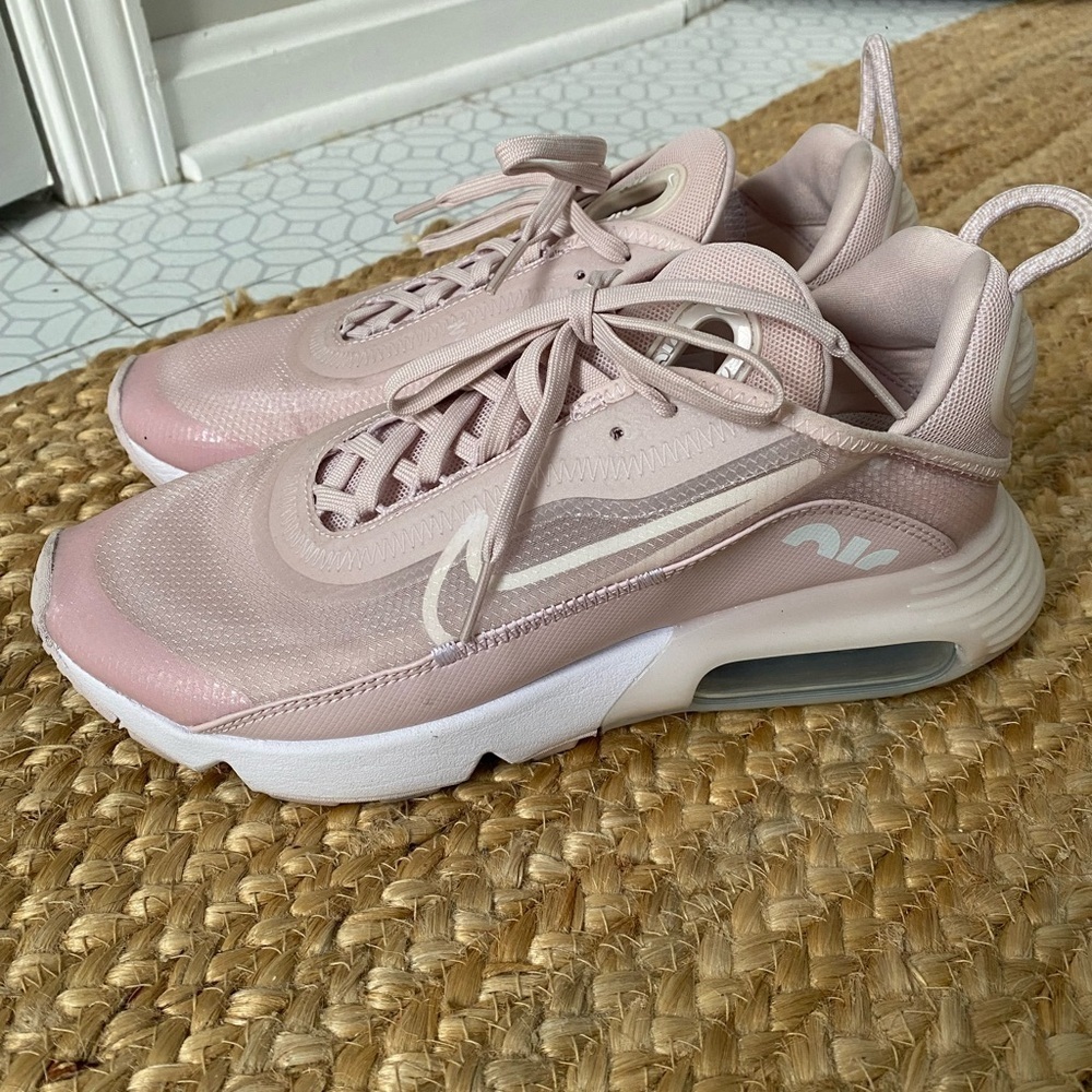 Nike Women’s Air Max 2090 Rose Color. Size 8.5